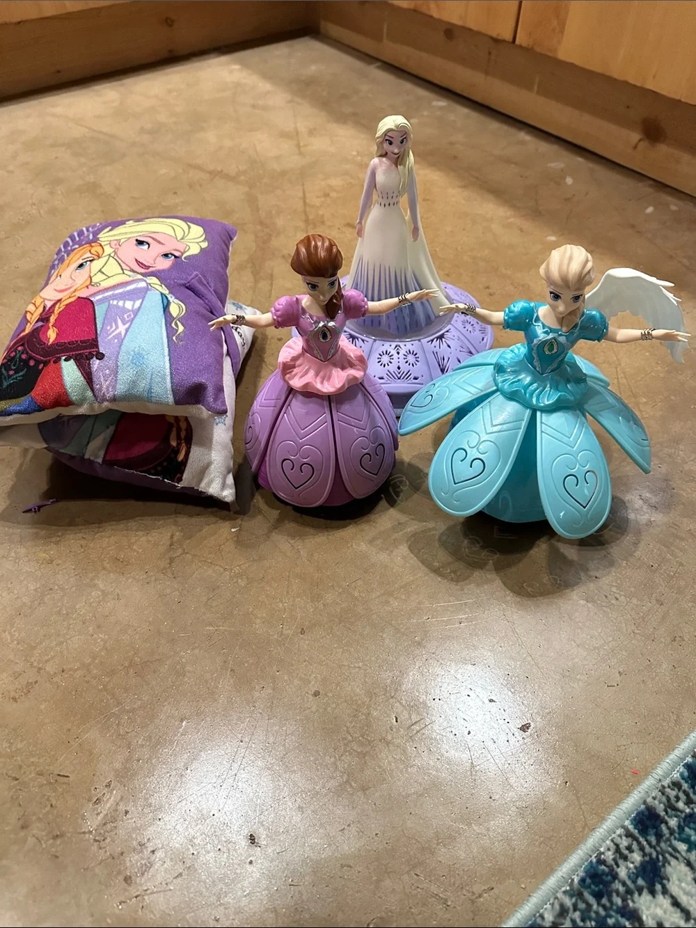 Disney Frozen Spinning Princess Dolls Set - Purple, Pink & Blue